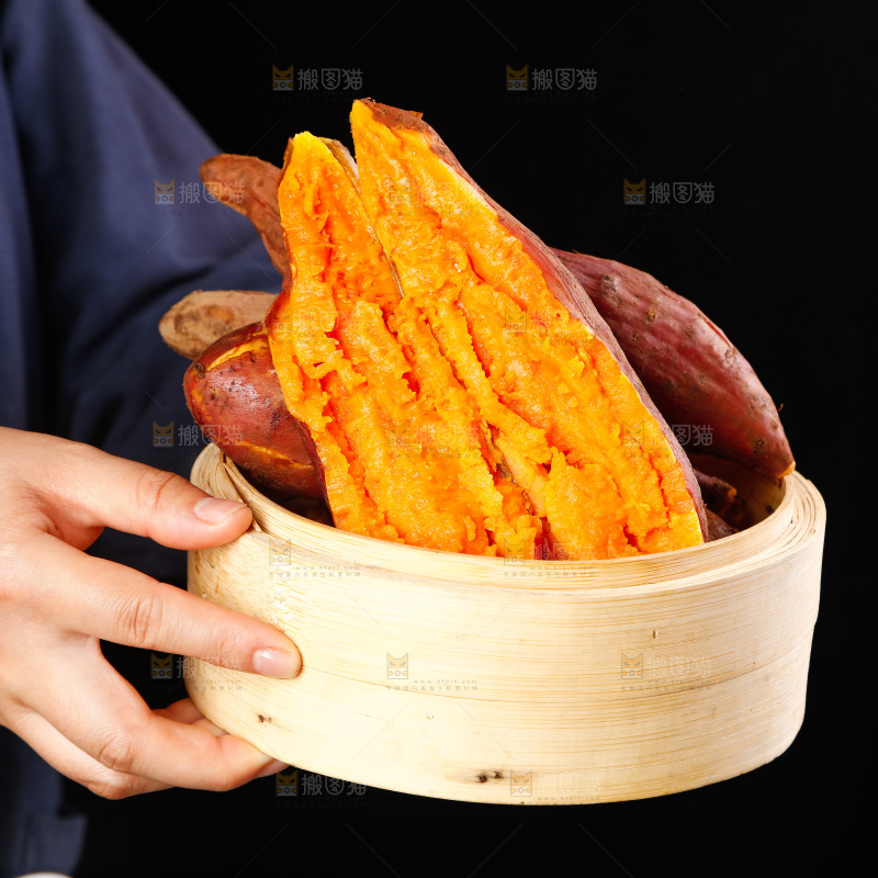 深底上的西瓜红蜜薯