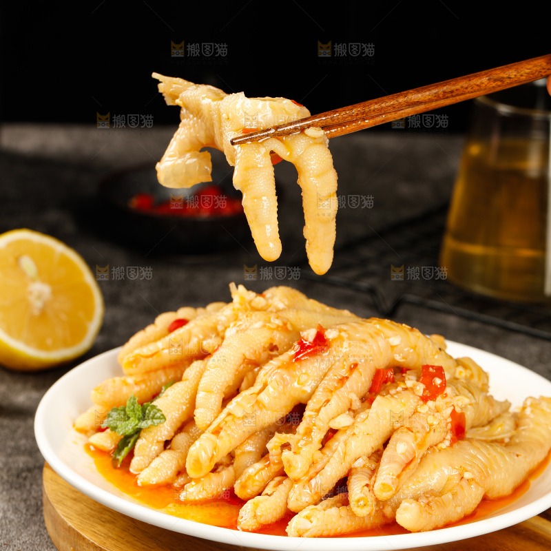 深底上的酸辣无骨鸡爪