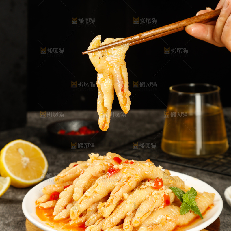 深底上的酸辣无骨鸡爪