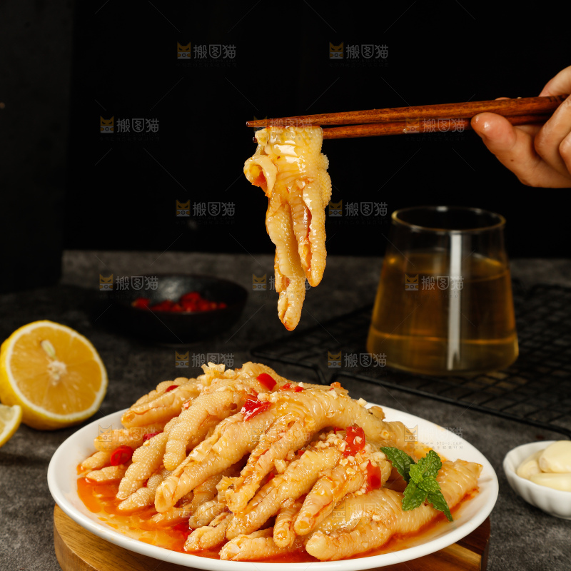 深底上的酸辣无骨鸡爪
