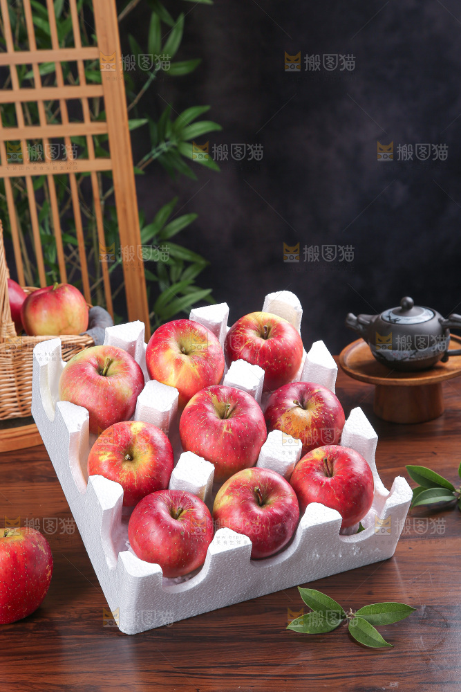 木底上的糖心苹果