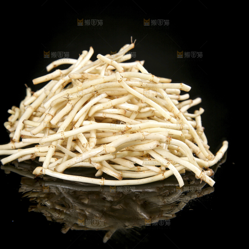 黑底上的折耳根