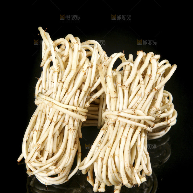 黑底上的折耳根
