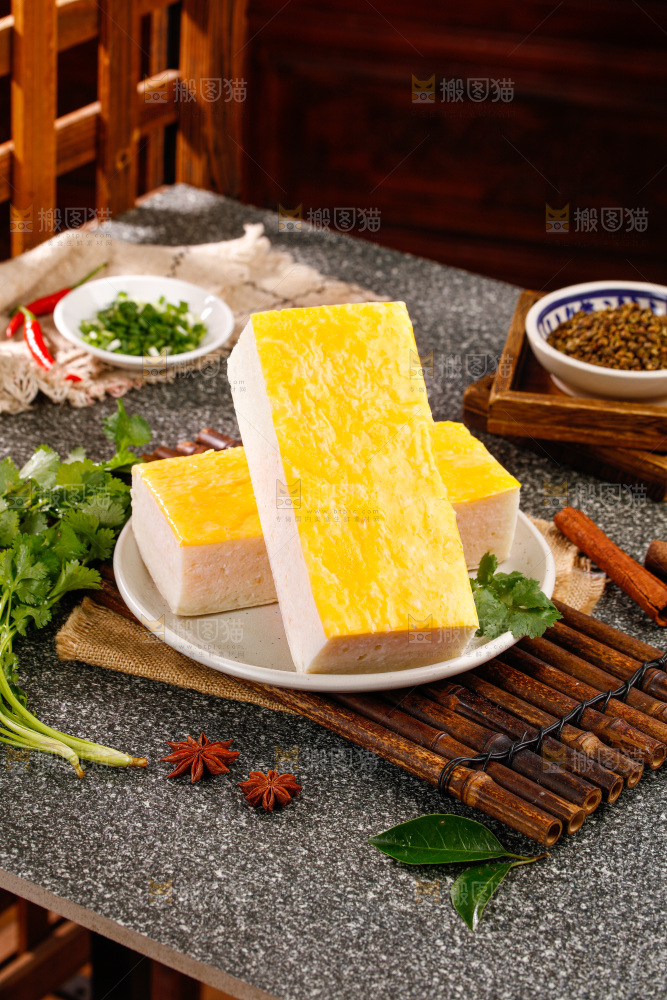 深底上的鱼糕