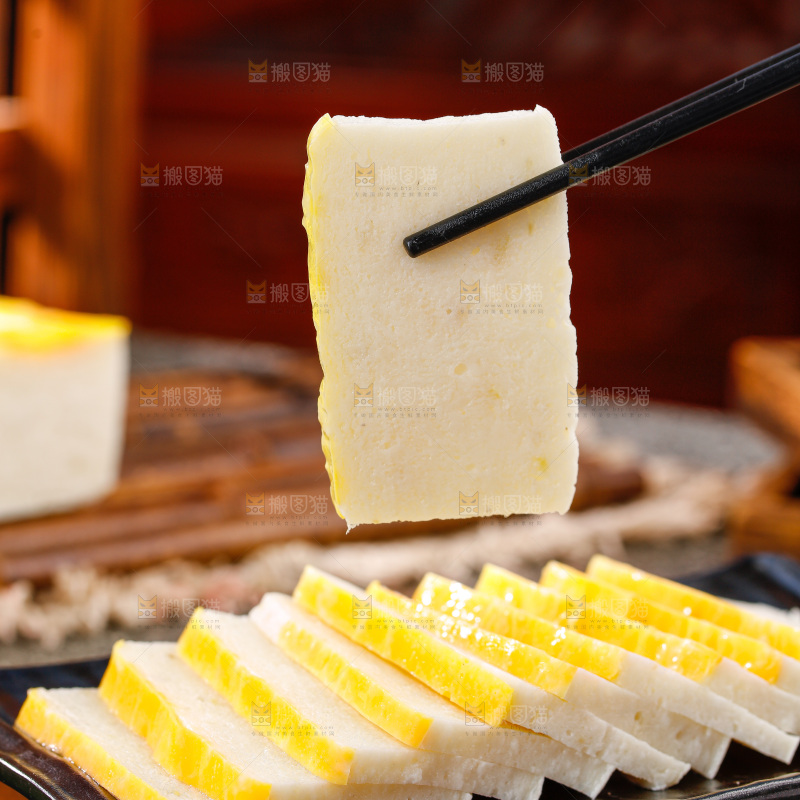 深底上的鱼糕