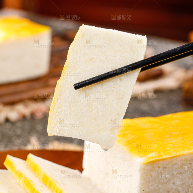深底上的鱼糕