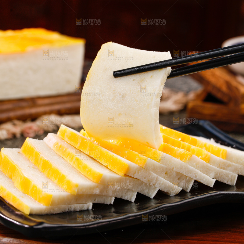 深底上的鱼糕