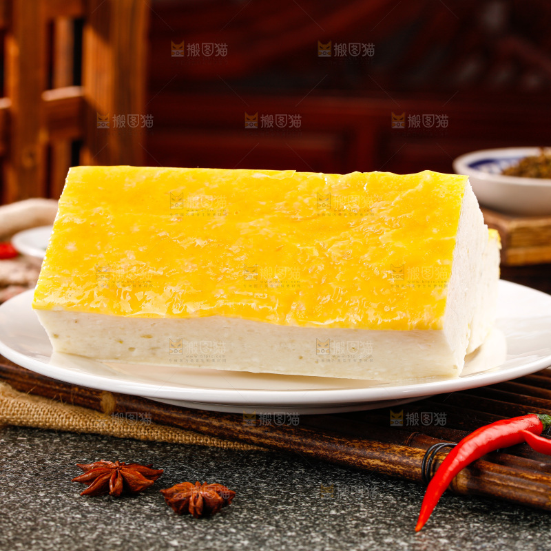 深底上的鱼糕