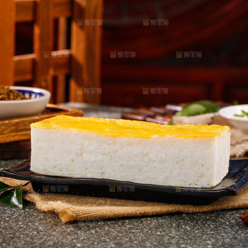 深底上的鱼糕