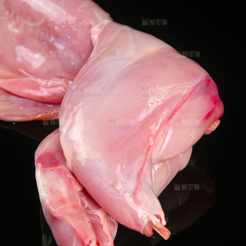 深底上的新鲜兔子