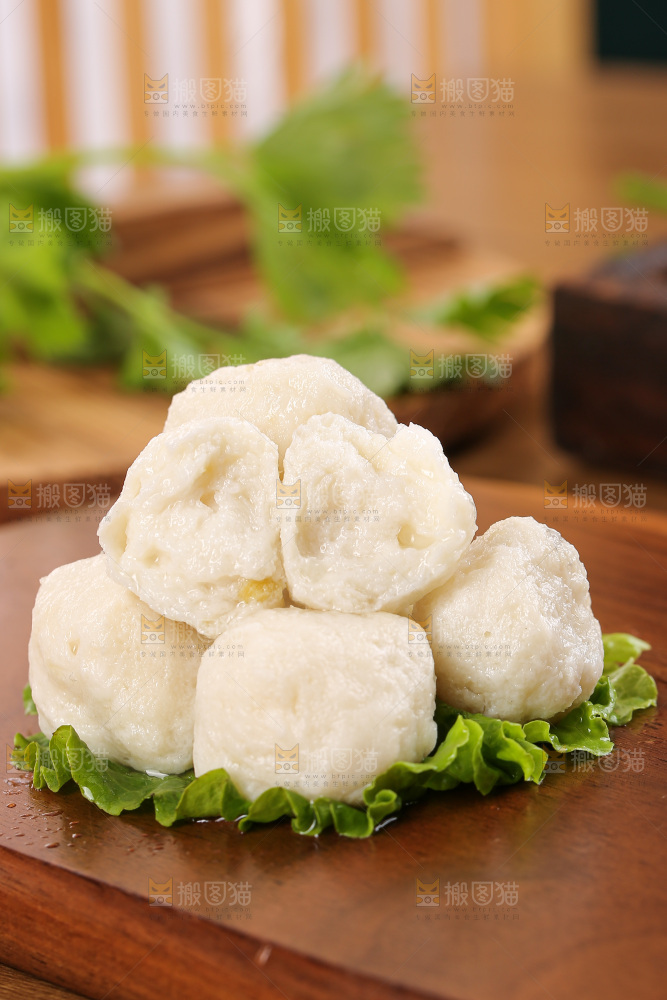 木底上的鱼丸