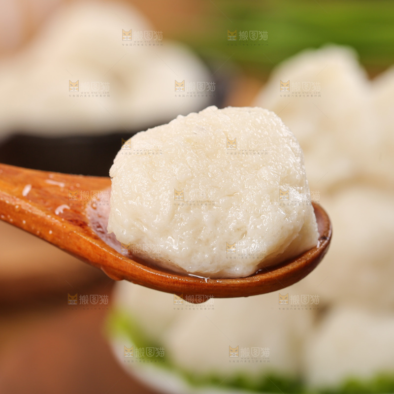 木底上的鱼丸