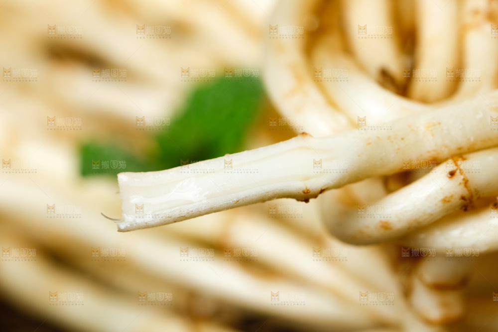 深底上的折耳根