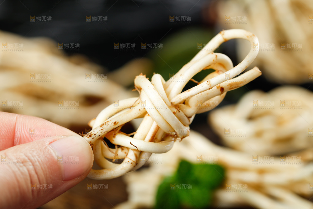 深底上的折耳根