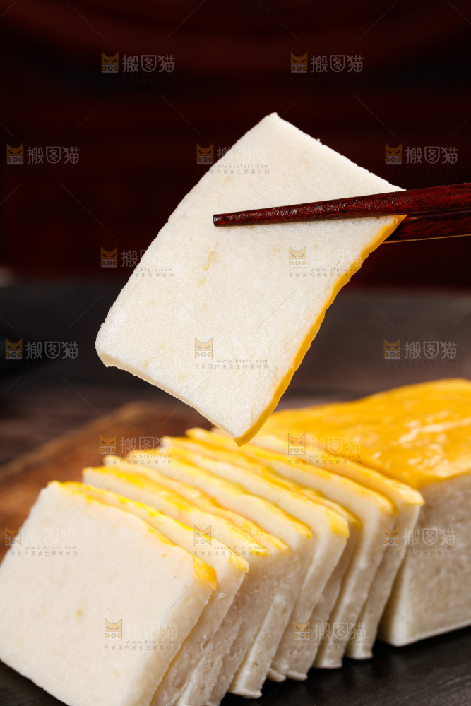 深底上的鱼糕