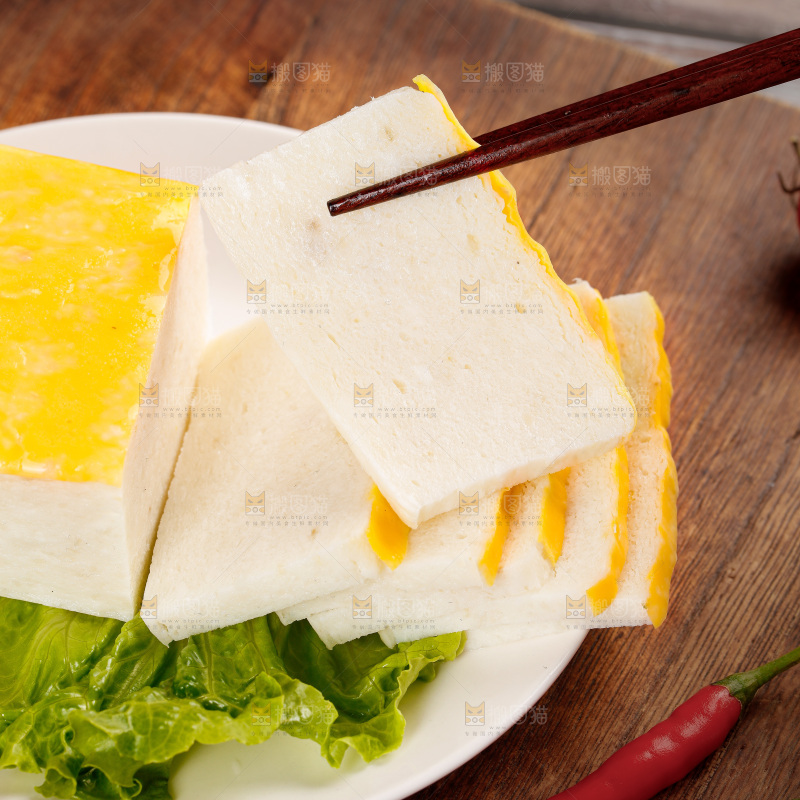 深底上的鱼糕