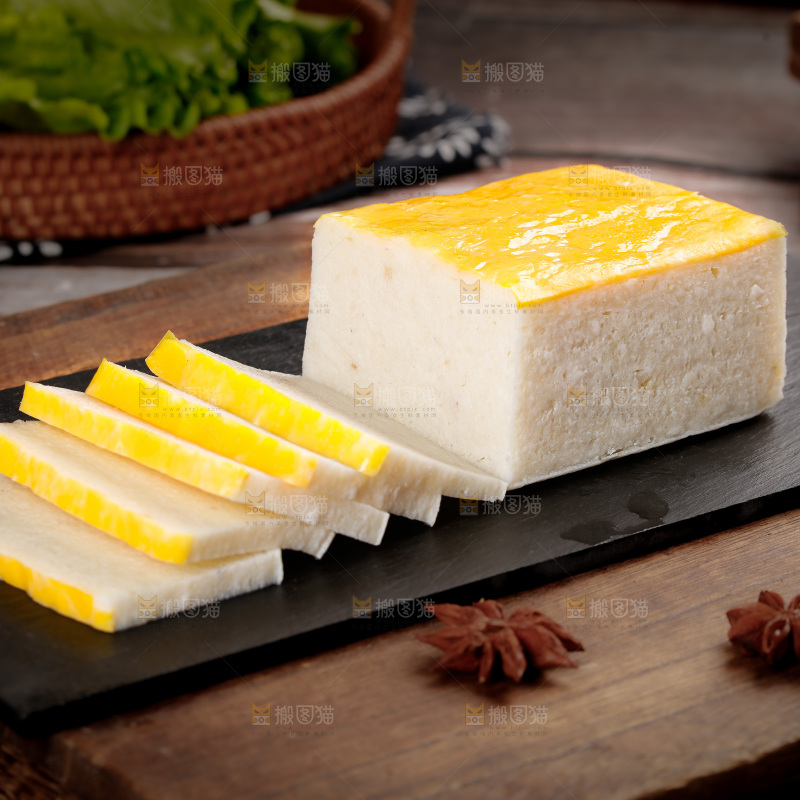 深底上的鱼糕