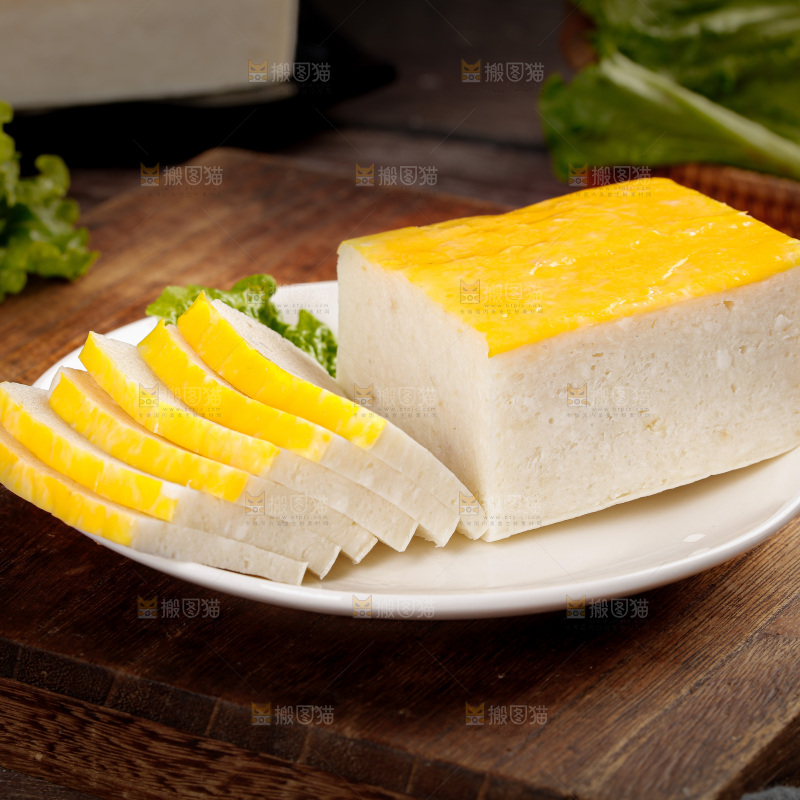 深底上的鱼糕