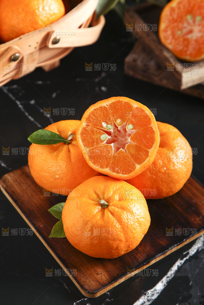 深底上的蜜桔