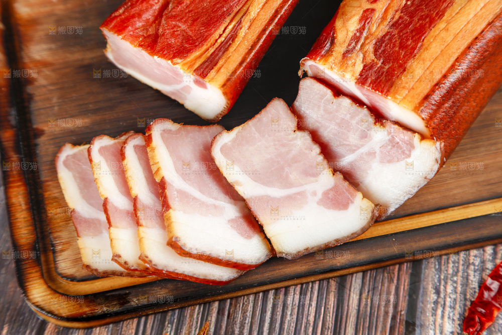 深底上的腊肉