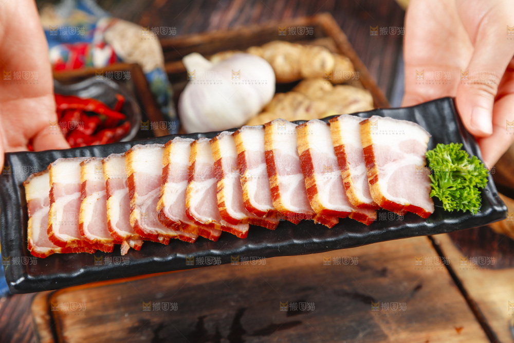 深底上的腊肉