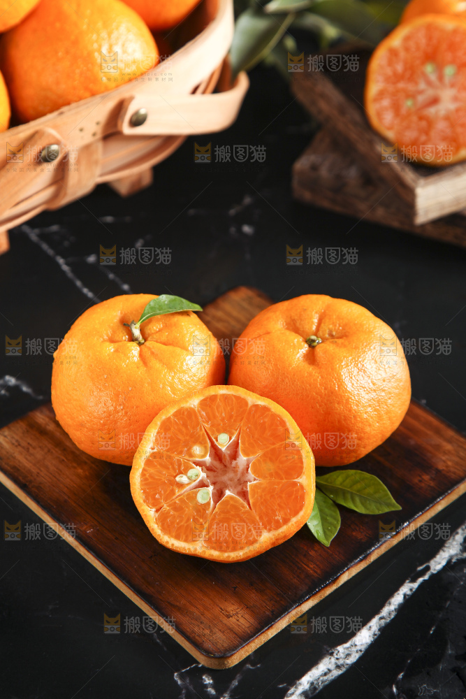 深底上的蜜桔