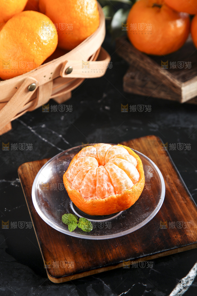 深底上的蜜桔