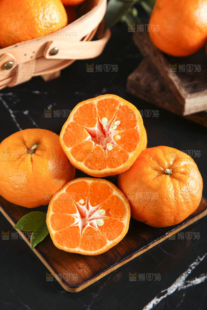 深底上的蜜桔