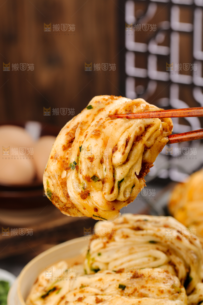 深底上的猪肉花卷