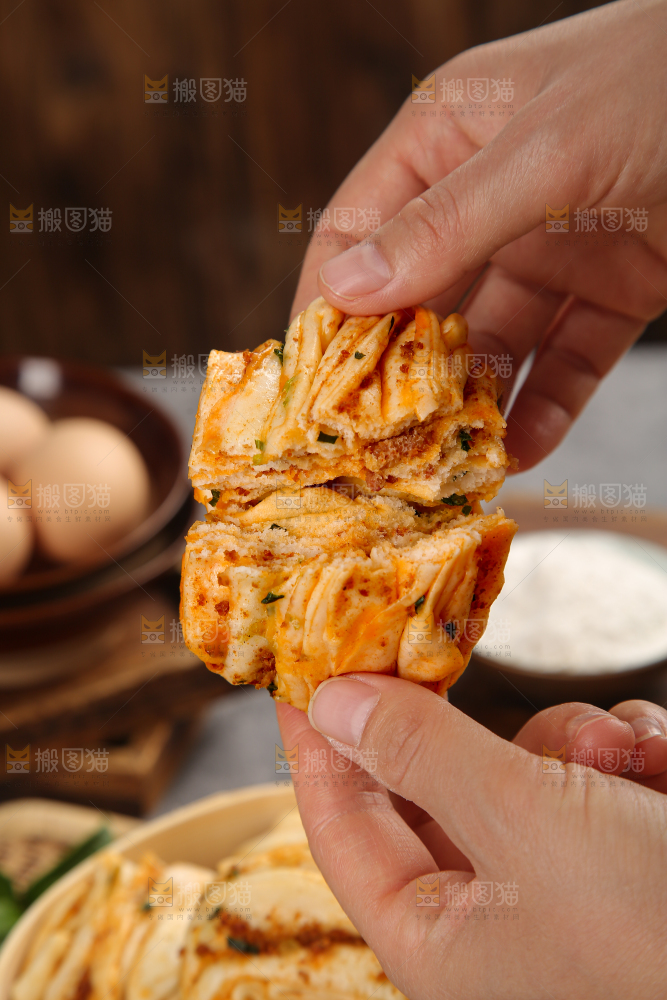 深底上的猪肉花卷