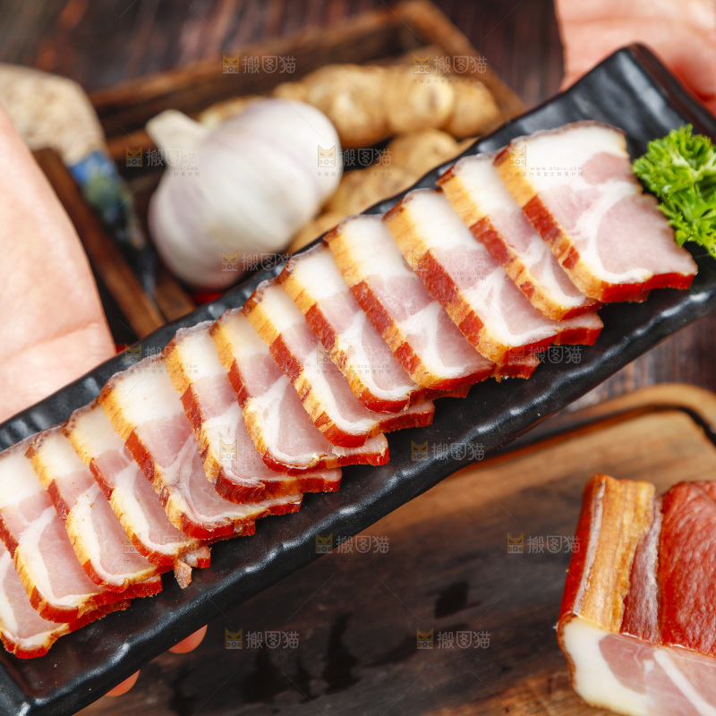 深底上的腊肉