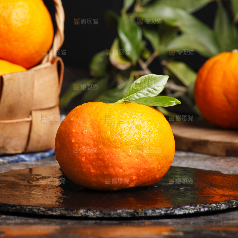 深底上的蜜桔