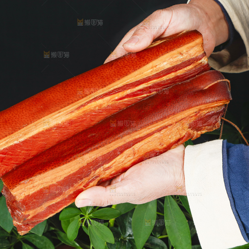 深底上的腊肉