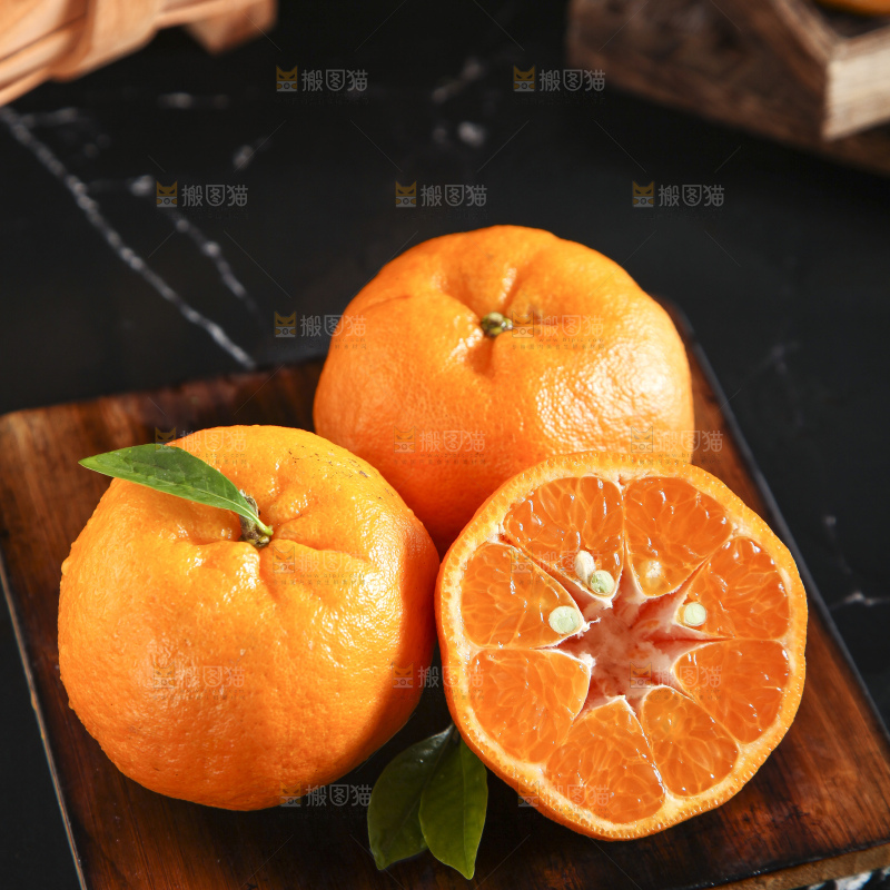 深底上的蜜桔