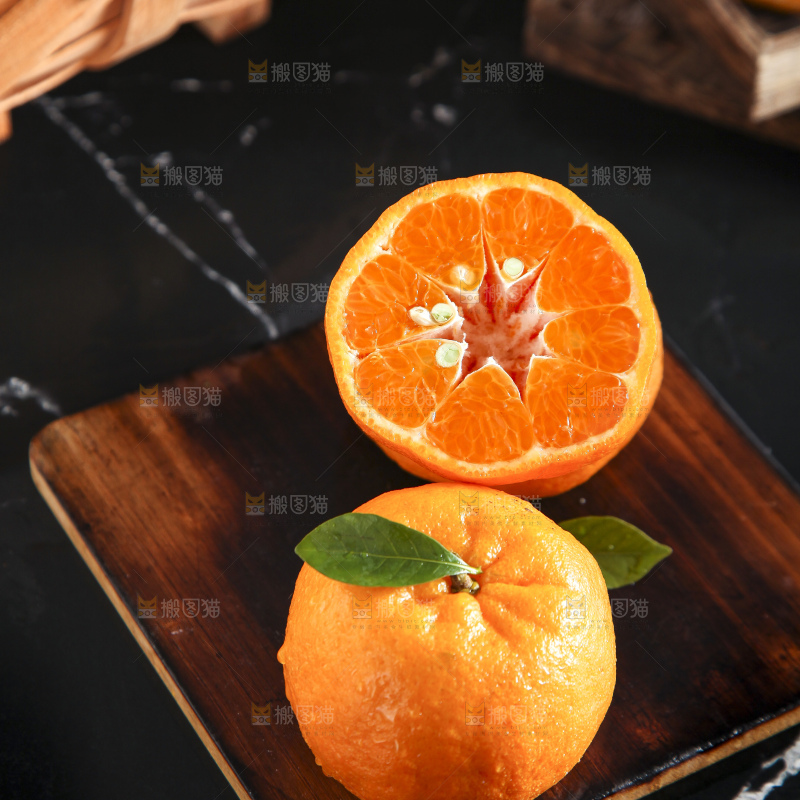 深底上的蜜桔