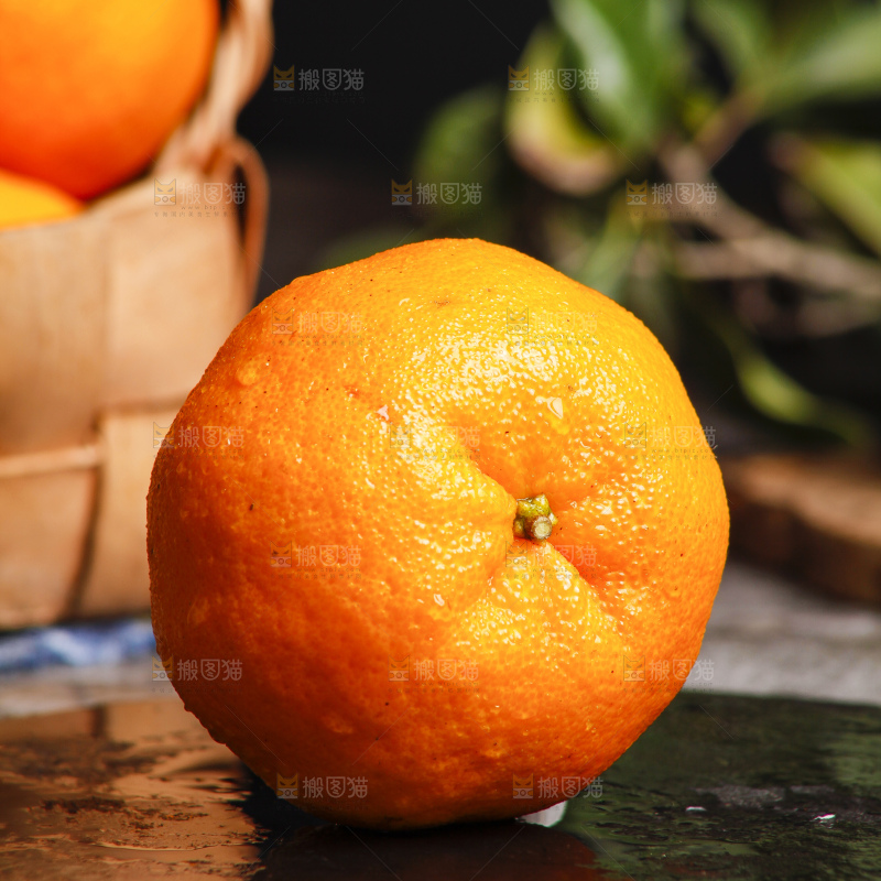 深底上的蜜桔