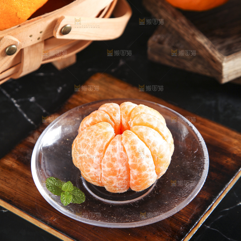 深底上的蜜桔