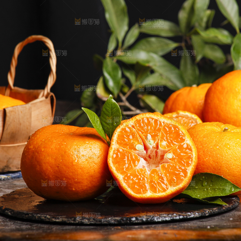 深底上的蜜桔