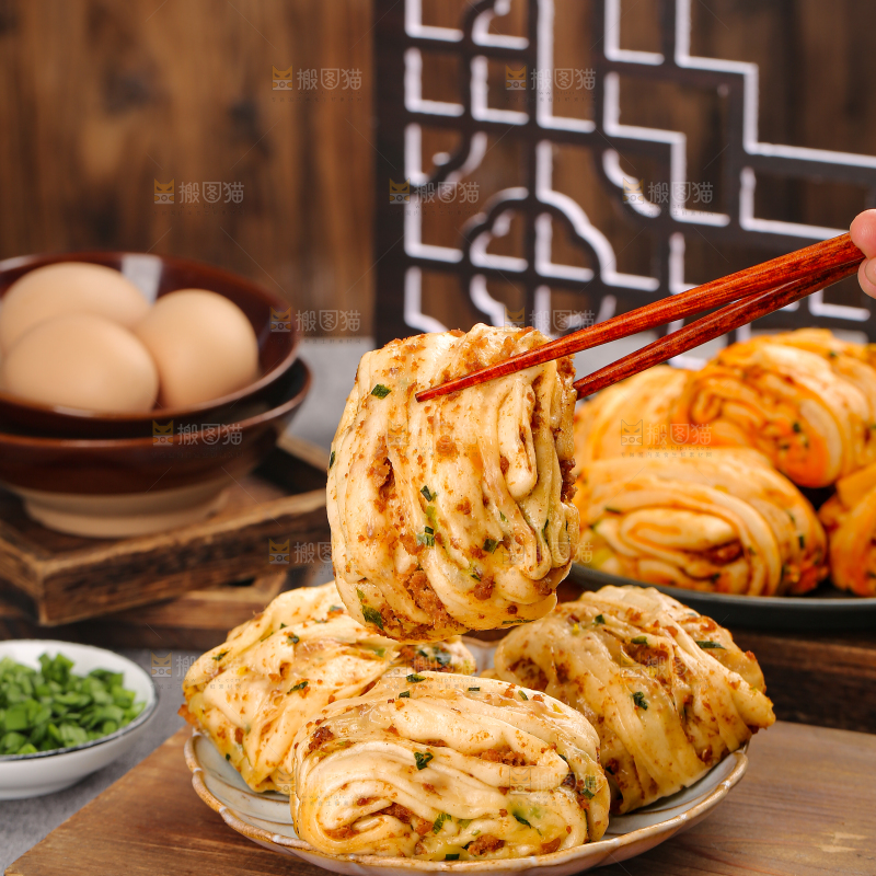 深底上的葱香肉花卷