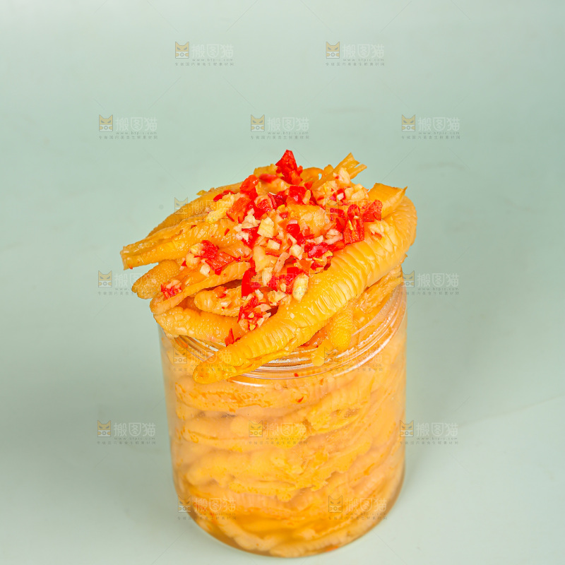 浅底上的无骨鸡爪