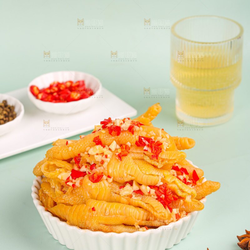 浅底上的无骨鸡爪