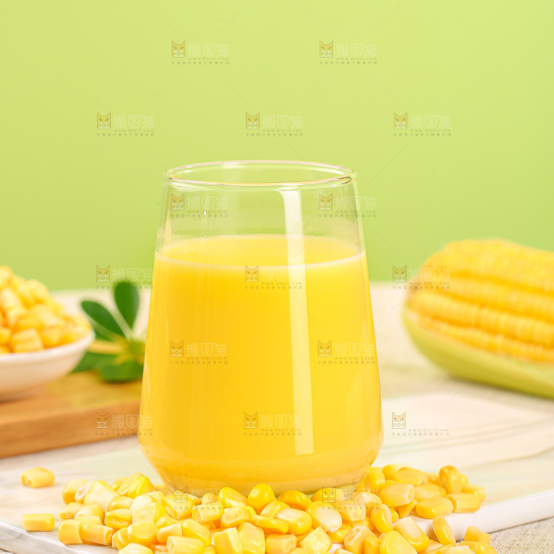 杯子里的玉米汁