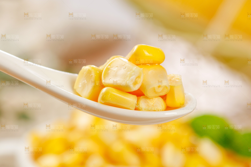 浅底上的玉米粒