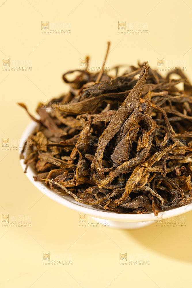 浅底上的茶叶