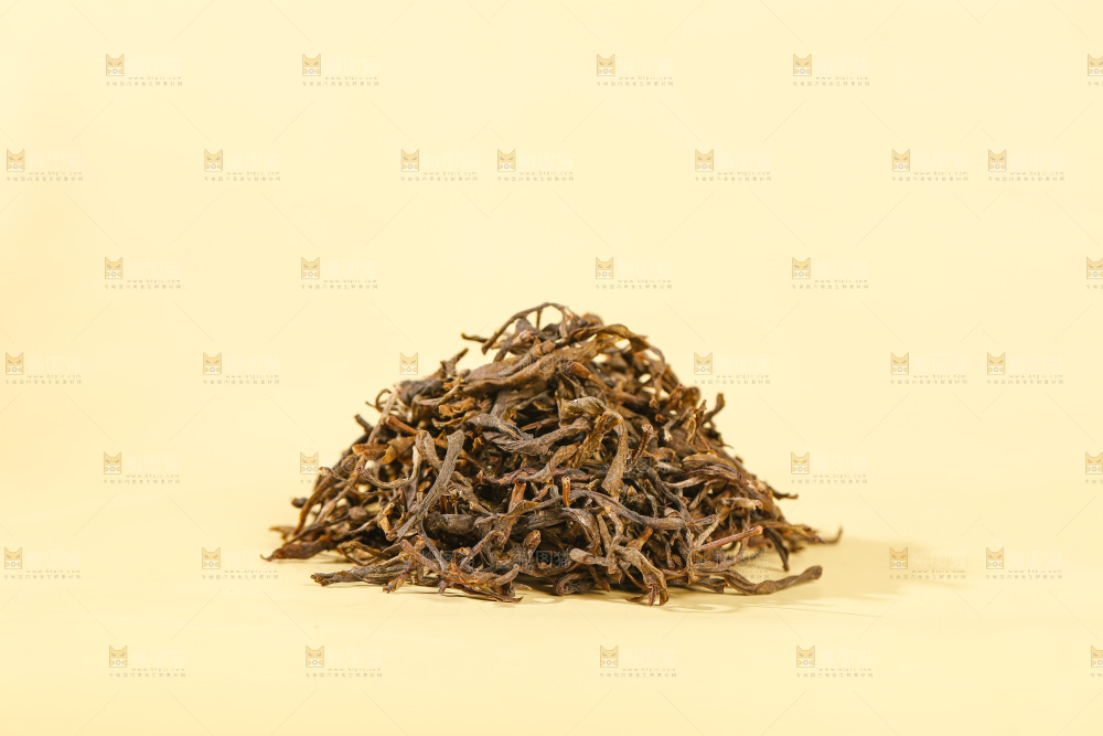 浅底上的茶叶