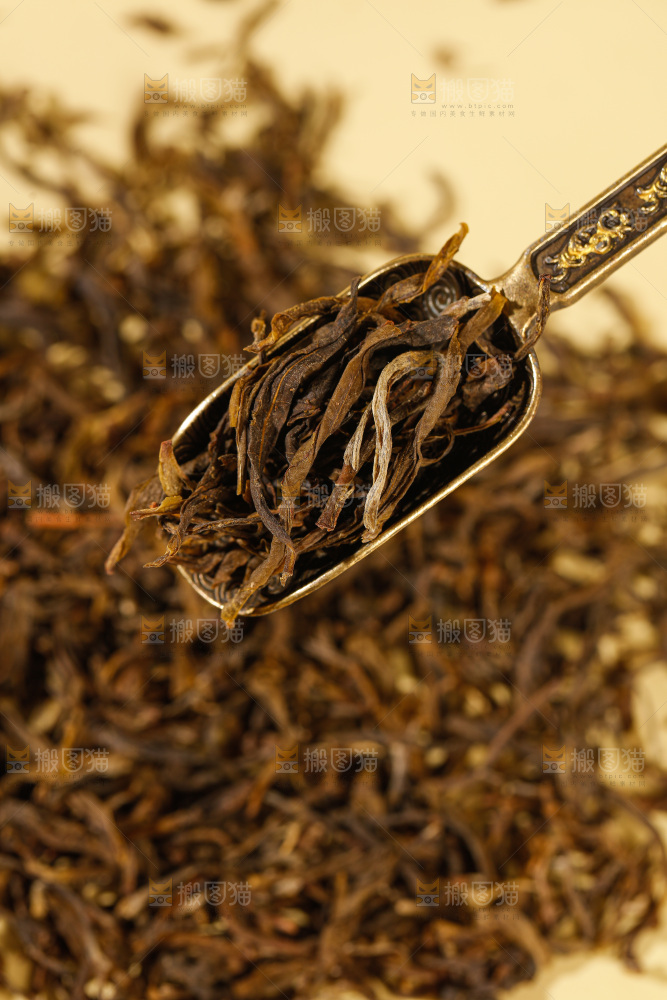 浅底上的茶叶
