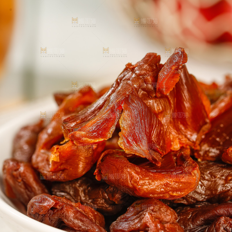 浅底上的荔枝肉