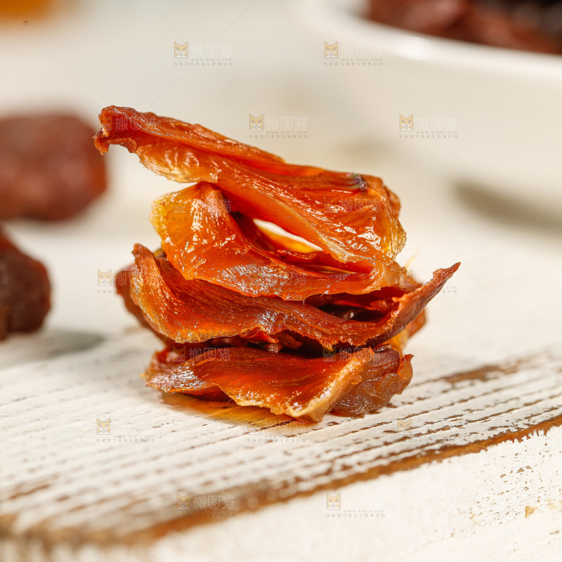 浅底上的荔枝肉