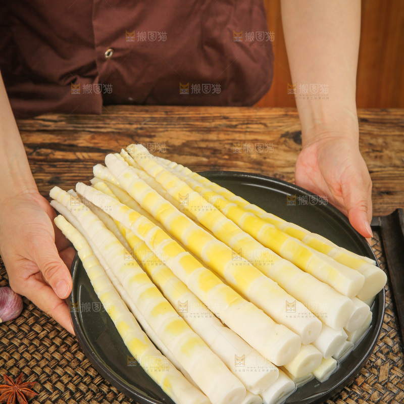 深底上的笋尖