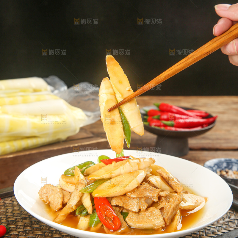 深底上的笋尖炒肉